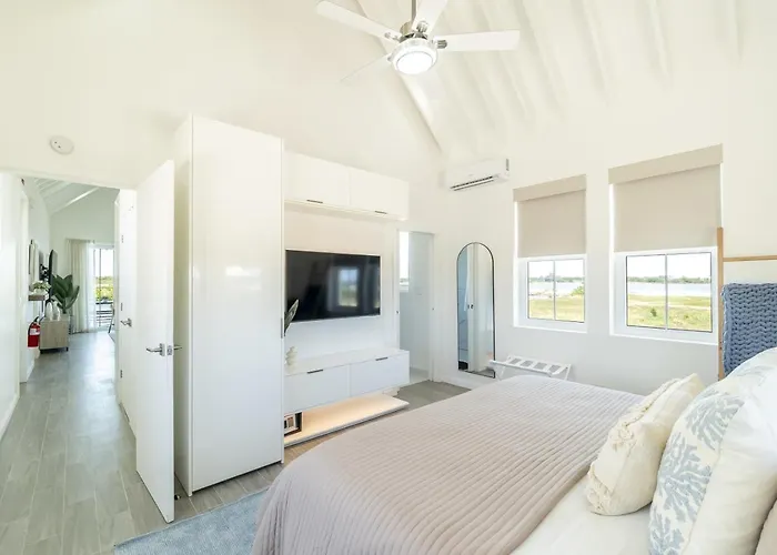 Villa Canalfront Retreat And Mistico Club Boat Shuttle