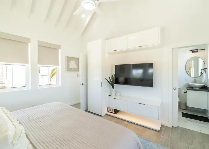 Villa Canalfront Retreat And Mistico Club Boat Shuttle
