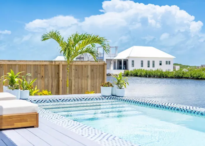 Canalfront Retreat And Mistico Club Boat Shuttle Villa *