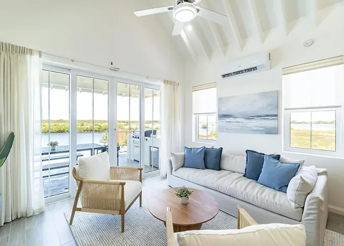 Canalfront Retreat And Mistico Club Boat Shuttle
