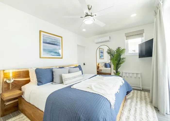 Canalfront Retreat And Mistico Club Boat Shuttle Villa